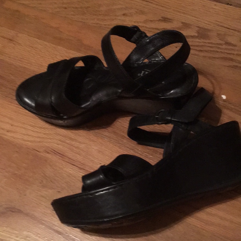 Born dresssy sandals